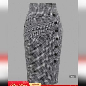 Elegant Black and White Plaid Pencil Skirt